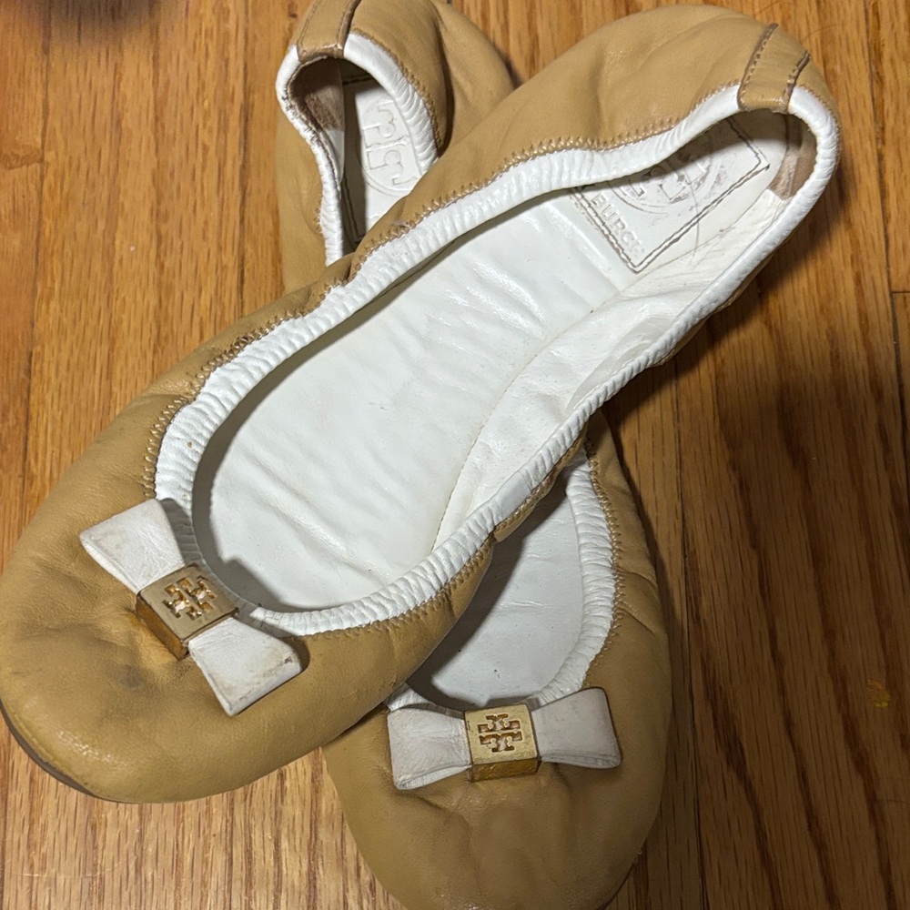 Tory Burch Beige and White Women's Flats
